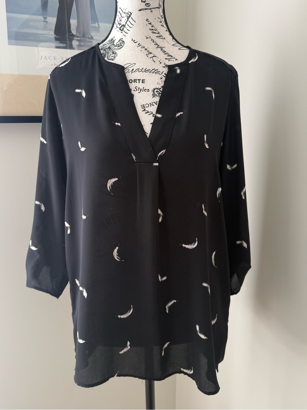 Dynamite Black Feather-Print Split-Neck Women's Blouse